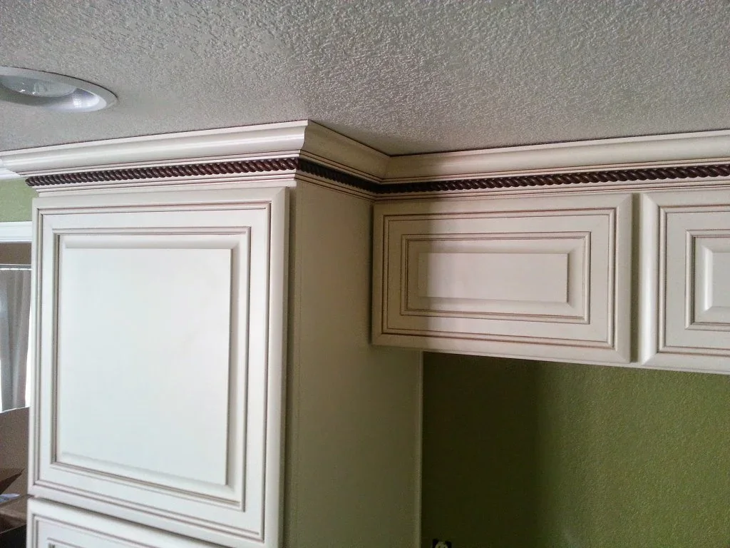 Custom kitchen cabinets with crown molding – Lake Elsinore, CA